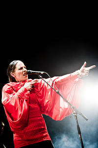 2010-01-06 - Jenny Wilson & Tensta Gospel Choir från Dramaten, Stockholm