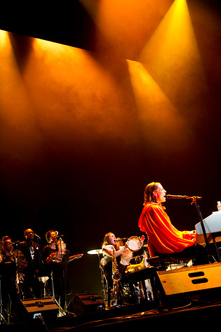 2010-01-06 - Jenny Wilson & Tensta Gospel Choir från Dramaten, Stockholm