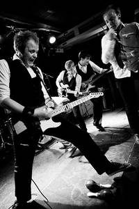 2010-01-15 - Ape Rape Escape från Guitars, Umeå