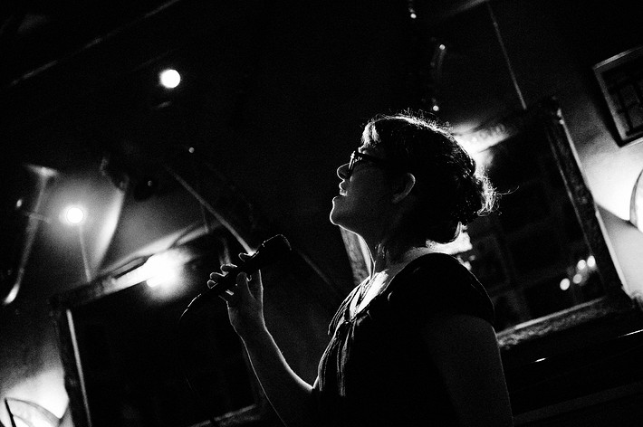 2010-02-12 - Lina Nyberg från Glenn Miller Café, Stockholm