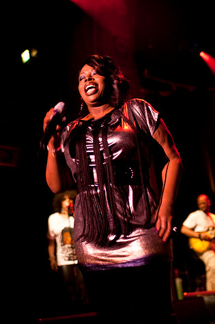 2010-02-27 - Angie Stone från Berns, Stockholm