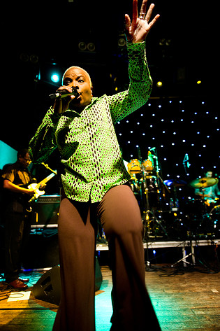 2010-04-24 - Angélique Kidjo från Göta Källare, Stockholm