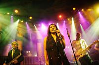 2010-05-03 - Dengue Fever från Berns, Stockholm