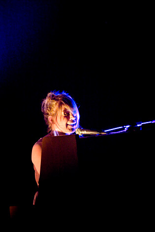 2010-05-05 - Basia Bulat från Debaser Medis, Stockholm