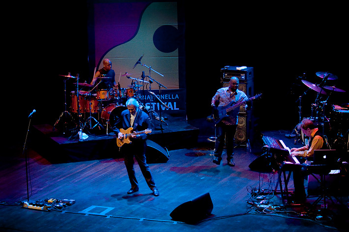 2010-05-08 - John McLaughlin & the 4th Dimension från Uppsala Konsert & Kongress, Uppsala