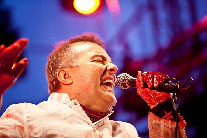 2010-06-17 - Jello Biafra and The Guantanamo School of Medicine från West Coast Riot, Göteborg