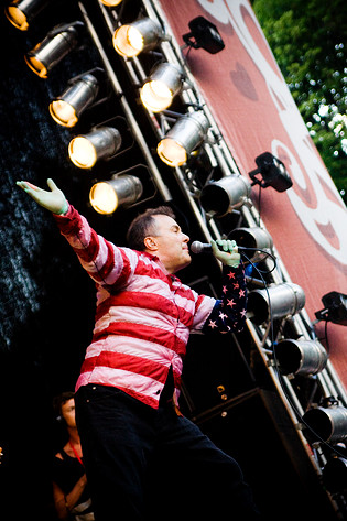 2010-06-30 - Jello Biafra and The Guantanamo School of Medicine från Peace & Love, Borlänge