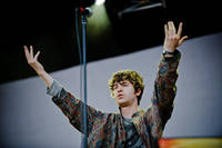 2010-07-01 - The Kooks från Peace & Love, Borlänge
