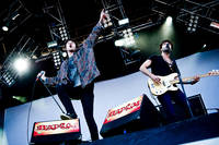 2010-07-01 - The Kooks från Peace & Love, Borlänge