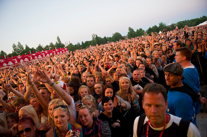 2010-07-01 - Robyn från Peace & Love, Borlänge