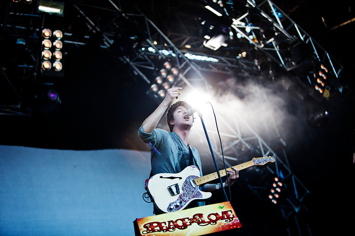 2010-07-01 - The Kooks från Peace & Love, Borlänge