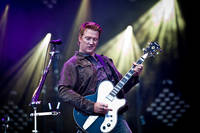 2010-07-01 - Them Crooked Vultures från Peace & Love, Borlänge