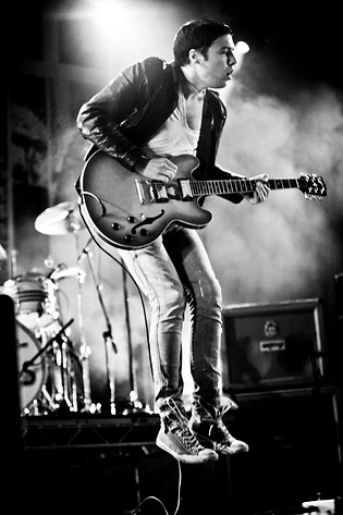 2010-07-01 - The Cribs från Peace & Love, Borlänge