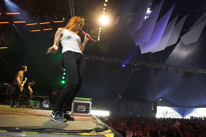 2010-07-01 - Paramore från Roskildefestivalen, Roskilde