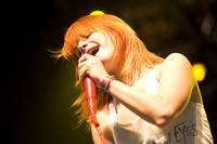 2010-07-01 - Paramore från Roskildefestivalen, Roskilde