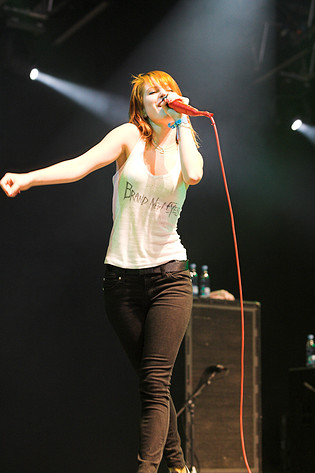 2010-07-01 - Paramore från Roskildefestivalen, Roskilde