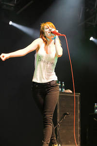 2010-07-01 - Paramore från Roskildefestivalen, Roskilde