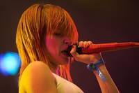 2010-07-01 - Paramore från Roskildefestivalen, Roskilde