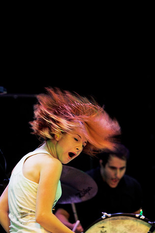 2010-07-01 - Paramore från Roskildefestivalen, Roskilde