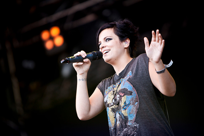 2010-07-02 - Lily Allen från Peace & Love, Borlänge