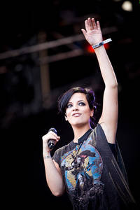 2010-07-02 - Lily Allen från Peace & Love, Borlänge
