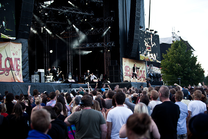2010-07-02 - The Hives från Peace & Love, Borlänge