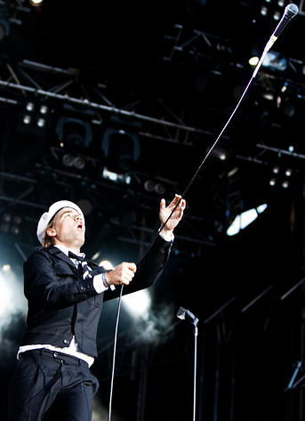 2010-07-02 - The Hives från Peace & Love, Borlänge