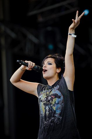 2010-07-02 - Lily Allen från Peace & Love, Borlänge