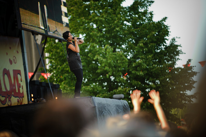 2010-07-02 - Lily Allen från Peace & Love, Borlänge