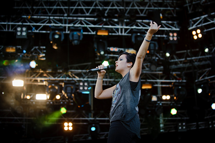 2010-07-02 - Lily Allen från Peace & Love, Borlänge
