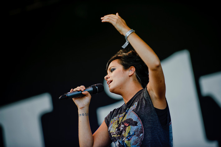 2010-07-02 - Lily Allen från Peace & Love, Borlänge