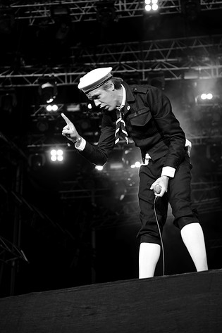 2010-07-02 - The Hives från Peace & Love, Borlänge