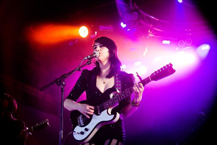 2010-07-16 - Dum Dum Girls från Arvikafestivalen, Arvika