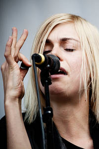 2010-08-14 - Anna Ternheim från Way Out West, Göteborg