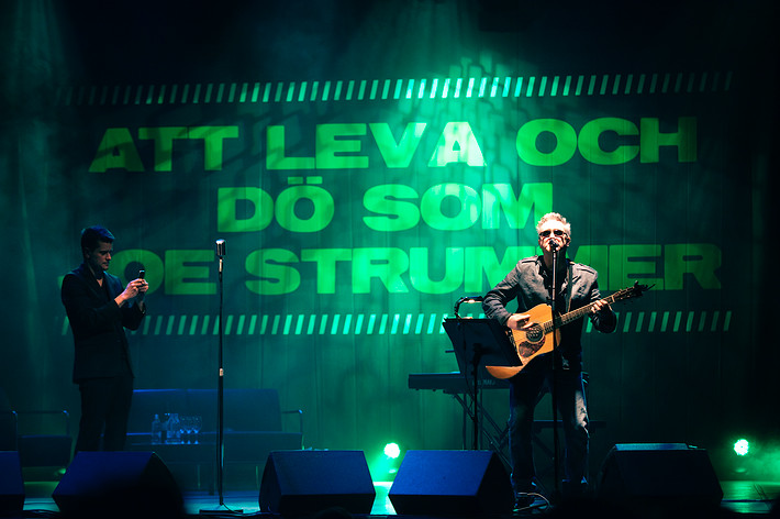 2010-10-23 - "Att leva och dö som Joe Strummer" med Marcus Birro & Wayne Hussey från Södra Teatern, Stockholm