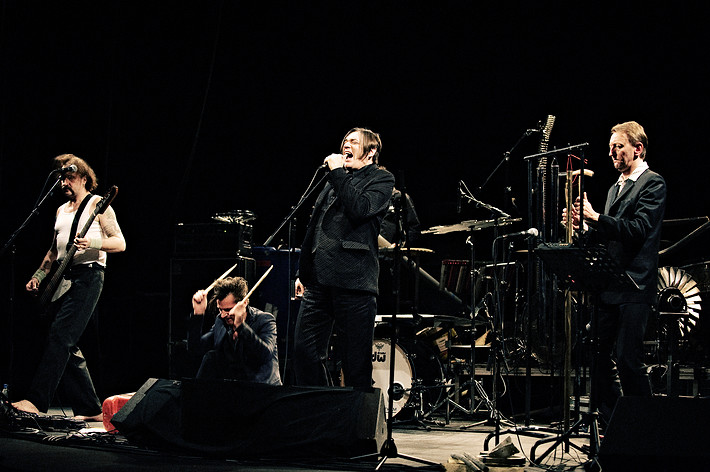 2010-11-06 - Einstürzende Neubauten från Södra Teatern, Stockholm