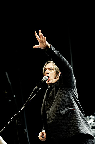 2010-11-06 - Einstürzende Neubauten från Södra Teatern, Stockholm