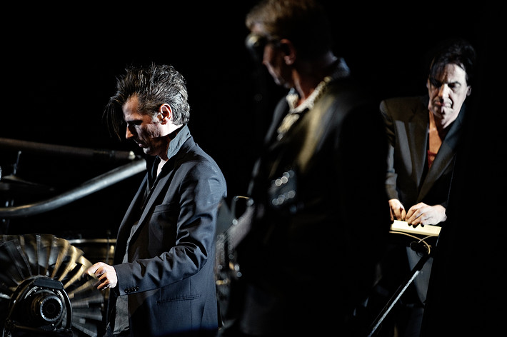 2010-11-06 - Einstürzende Neubauten från Södra Teatern, Stockholm