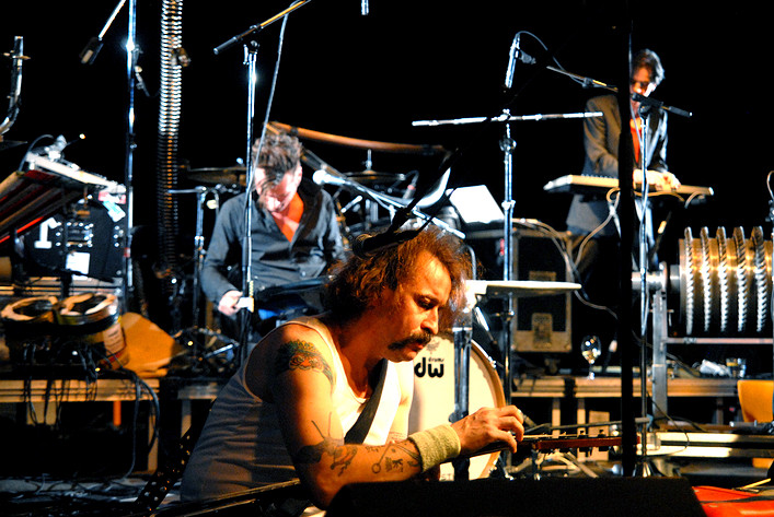 2010-11-06 - Einstürzende Neubauten från Södra Teatern, Stockholm
