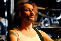2010-11-06 - Einstürzende Neubauten från Södra Teatern, Stockholm