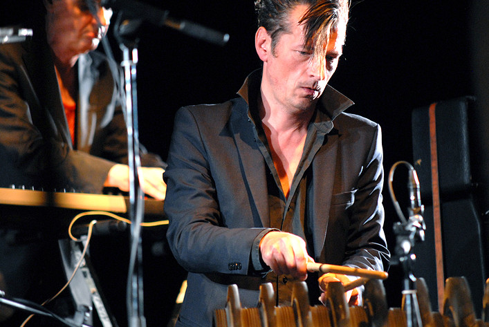 2010-11-06 - Einstürzende Neubauten från Södra Teatern, Stockholm