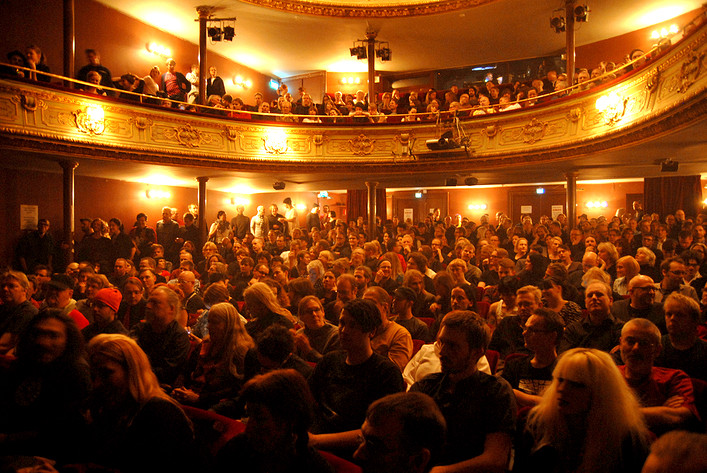 2010-11-06 - Einstürzende Neubauten från Södra Teatern, Stockholm