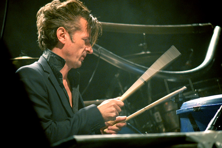 2010-11-06 - Einstürzende Neubauten från Södra Teatern, Stockholm