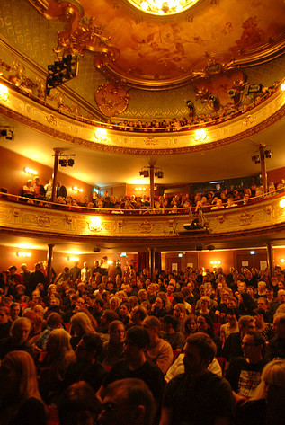 2010-11-06 - Einstürzende Neubauten från Södra Teatern, Stockholm