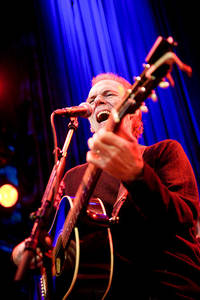 2010-11-09 - John Hiatt från Nalen, Stockholm