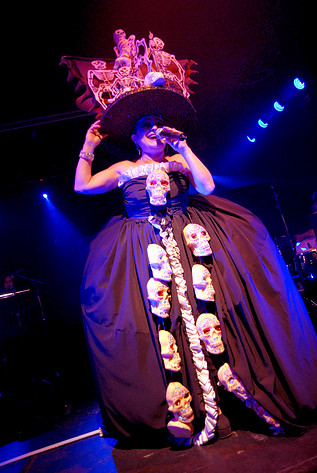 2010-11-06 - Astrid Hadad från Södra Teatern, Stockholm