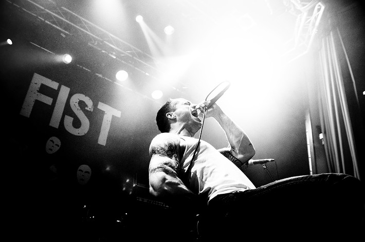 2010-11-23 - Raised Fist från Debaser Medis, Stockholm