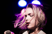 2010-12-11 - Tove Styrke från Guitars, Umeå