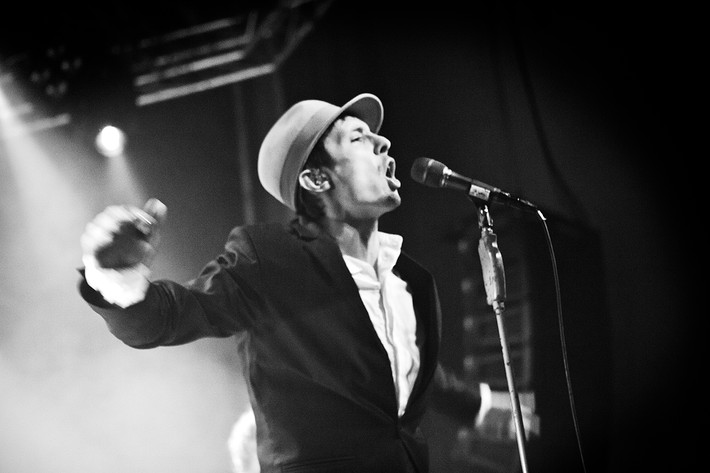 2010-12-11 - Daniel Adams-Ray från Debaser Medis, Stockholm