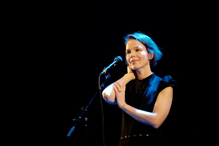 2011-01-24 - Sonja Åkesson tolkad av från Södra Teatern, Stockholm